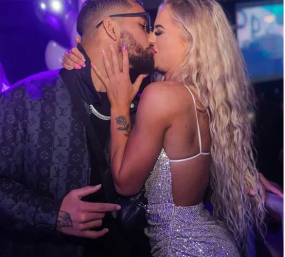 Douglas Luiz và Alisha Lehmann thời mặn nồng