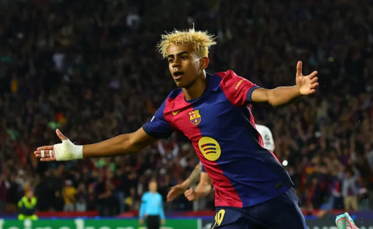 Lamine Yamal có màn ra mắt đội một Barcelona khi mới 15 tuổi
